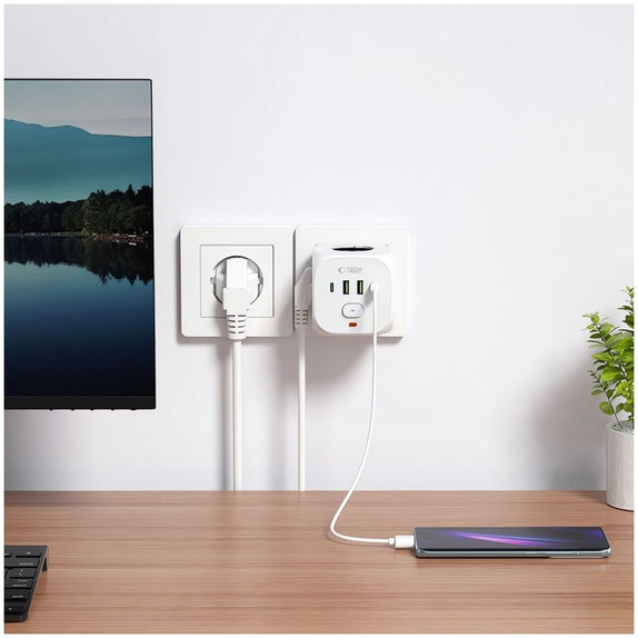 Caricatore da parete PCL3X4 Power Socket 2 USB & 2 USB-C & 3 Socket, bianca, Tech-Protect