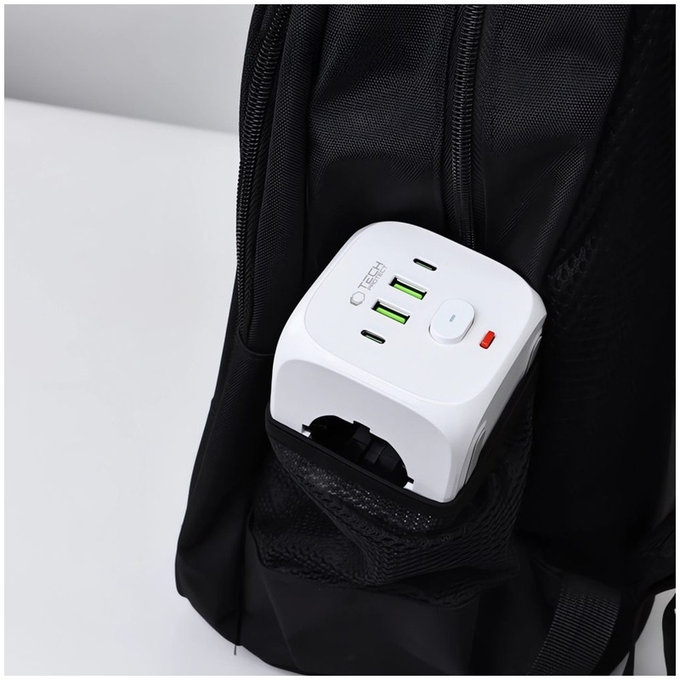 Caricatore da parete PCL3X4 Power Socket 2 USB & 2 USB-C & 3 Socket, bianca, Tech-Protect