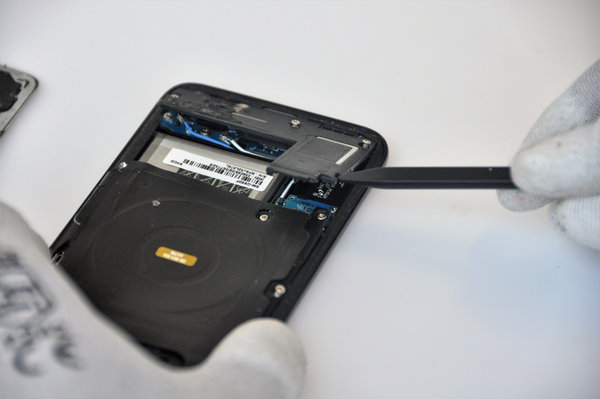 Rimozione dell’altoparlante con l’antenna
