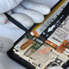 Rimozione della staffa di copertura del connettore della batteria #2