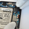 Scollegamento dell’antenna Wi-Fi, del cavo flessibile NFC e della ricarica wireless #2