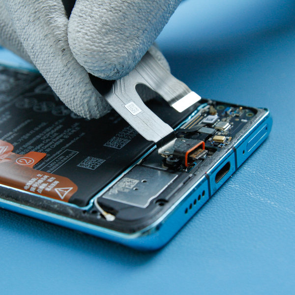 Scollegamento del cavo flessibile del display