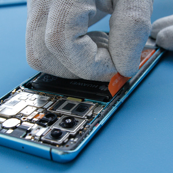 Rimozione delle linguette adesive dalla batteria