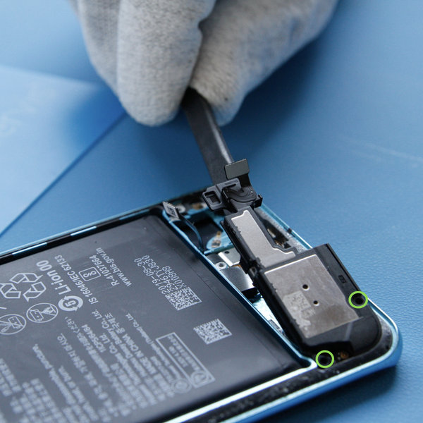 Rimozione dell’altoparlante auricolare