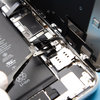 Rimozione della copertura del connettore della batteria #2
