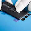 Applicazione del nuovo nastro adesivo sulla nuova batteria #1