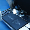 Rimozione del connettore della batteria e della copertura del display #2
