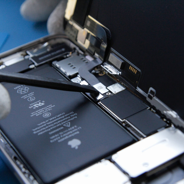 Scollegamento del display OLED e del digitizer