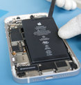 Sostituzione della batteria di iPhone 12