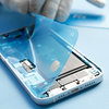 Applicazione del nuovo adesivo lungo i bordi dell’iPhone #2