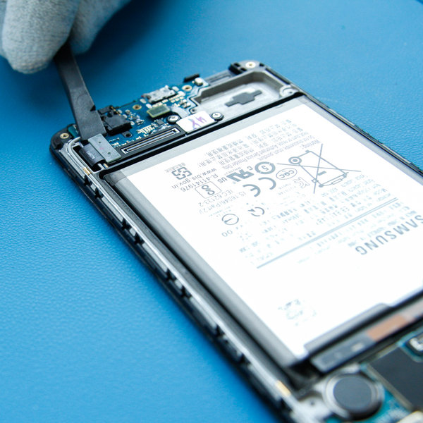 Scollegamento del cavo flessibile del display