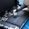 Rimozione della copertura del connettore della batteria e del display #3
